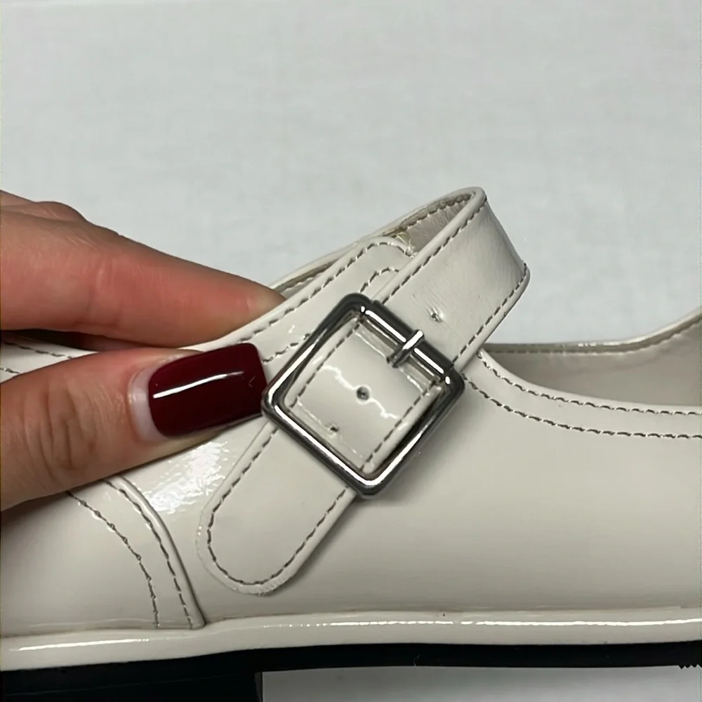 Steve Madden Jkenny off white patent leather Mary Jane dress shoe flats sz 5